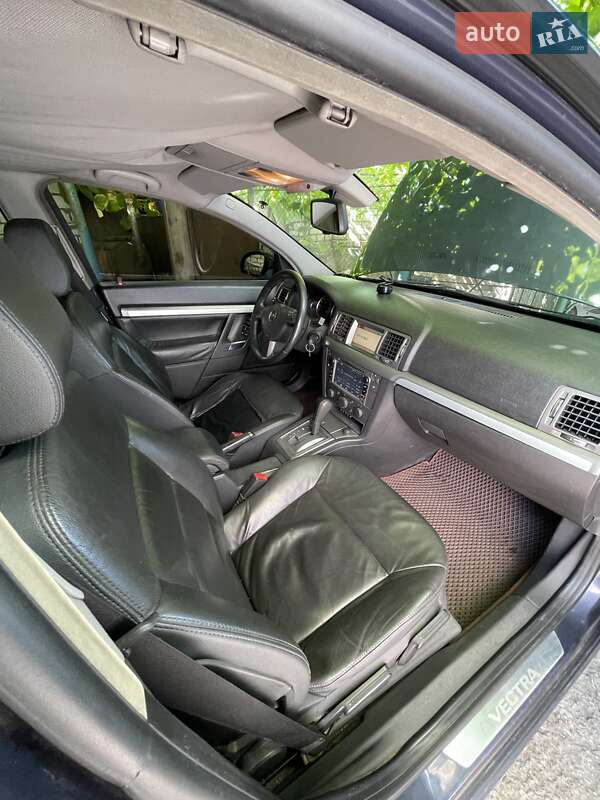 Седан Opel Vectra 2007 в Кременчуге