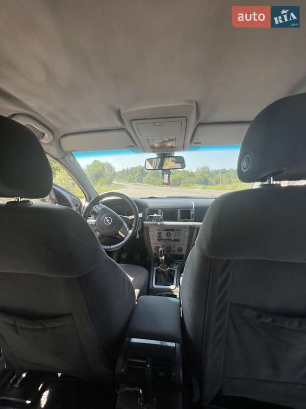 Лифтбек Opel Vectra 2004 в Ивано-Франковске