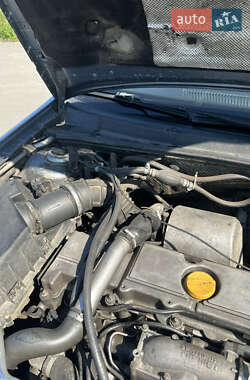 Лифтбек Opel Vectra 2004 в 
