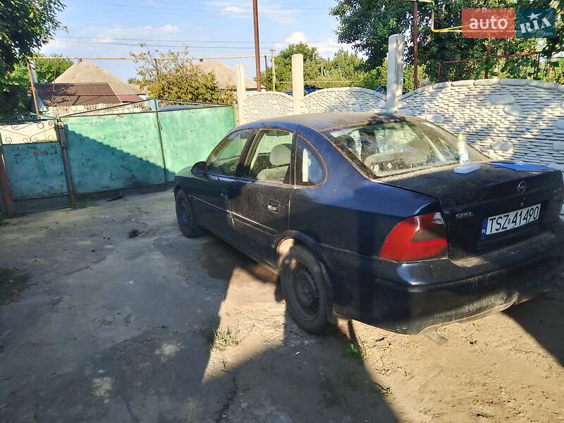 Седан Opel Vectra 2000 в Александрие