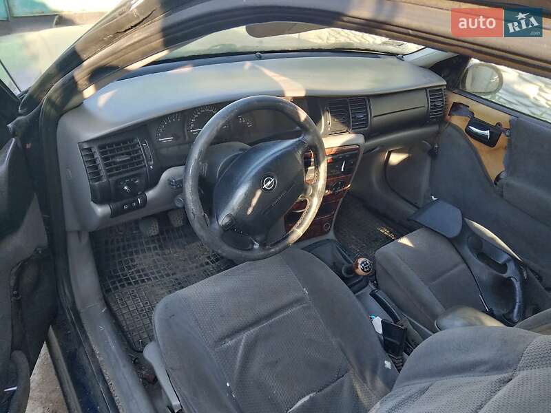 Седан Opel Vectra 2000 в Александрие