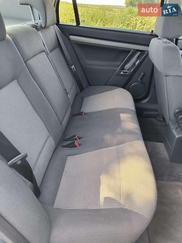 Седан Opel Vectra 2005 в Мироновке