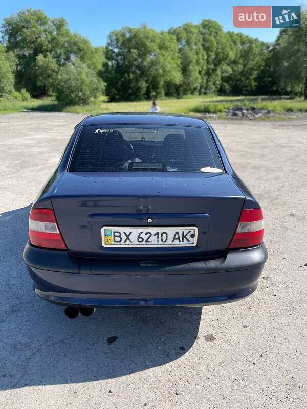 Седан Opel Vectra 1998 в Городке