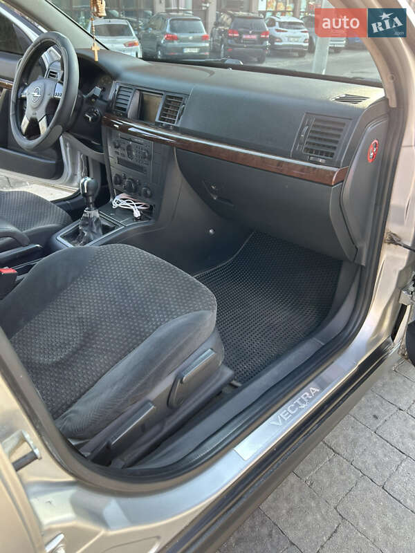 Седан Opel Vectra 2003 в Львове