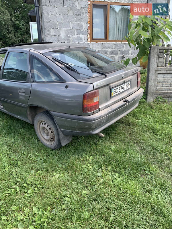 Седан Opel Vectra 1990 в Львове