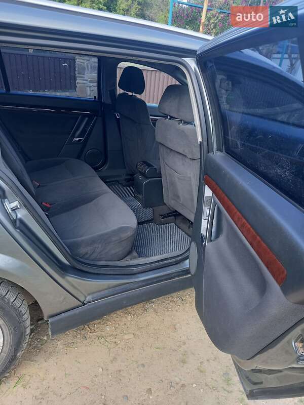 Универсал Opel Vectra 2004 в Черновцах