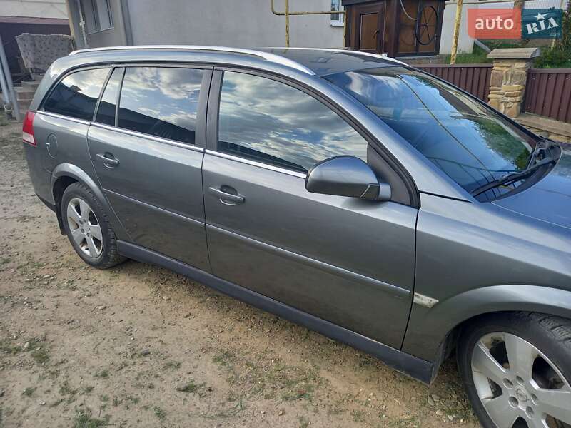 Универсал Opel Vectra 2004 в Черновцах
