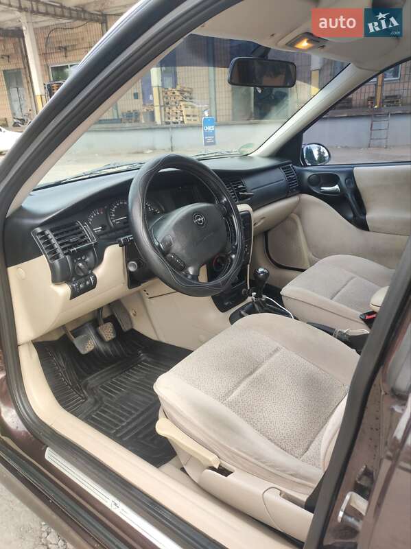 Седан Opel Vectra 2000 в Житомирі