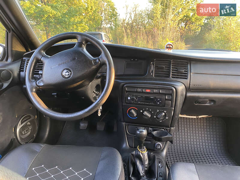 Седан Opel Vectra 1996 в Покрове