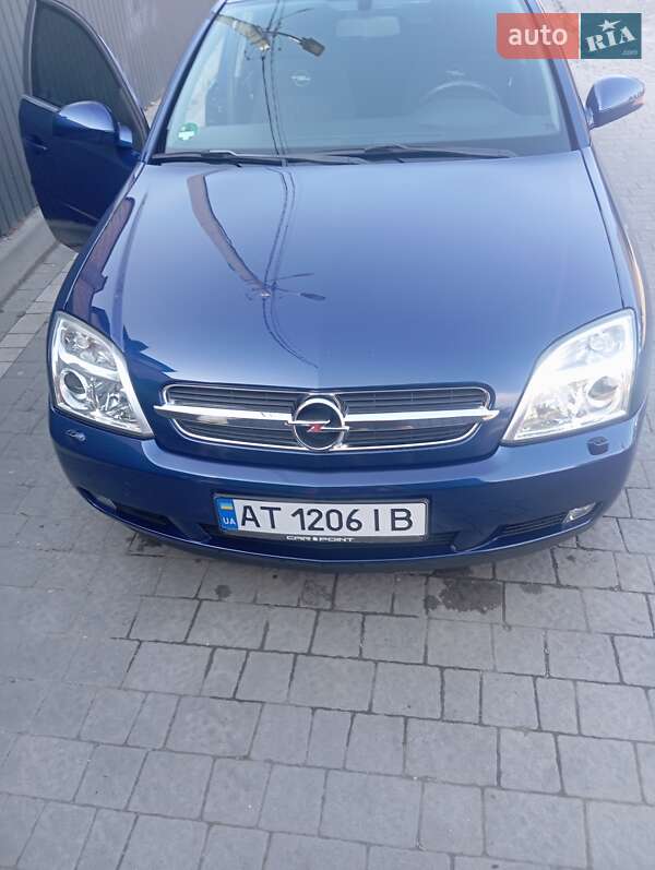 Седан Opel Vectra 2004 в Ивано-Франковске