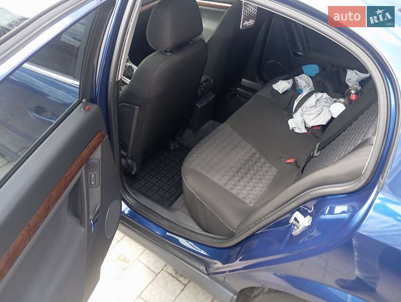 Седан Opel Vectra 2004 в Ивано-Франковске