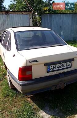 Седан Opel Vectra 1991 в Полтаві