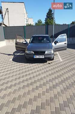 Седан Opel Vectra 1990 в Ичне