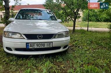 Седан Opel Vectra 1998 в Покрове
