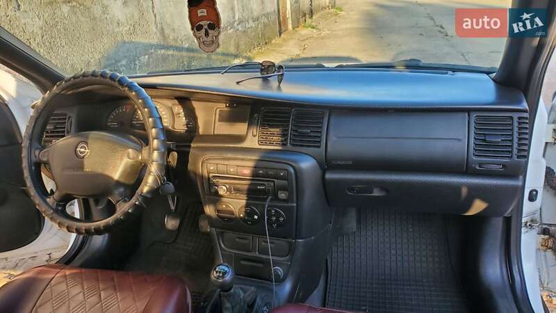 Седан Opel Vectra 1998 в Покрове