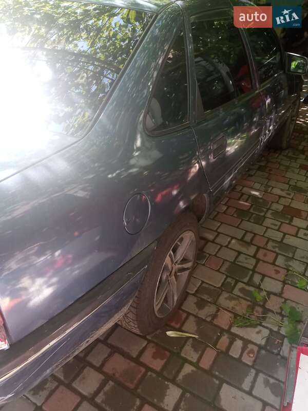 Седан Opel Vectra 1990 в Дачному