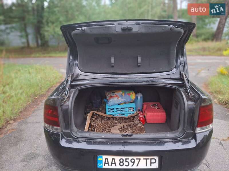 Седан Opel Vectra 2003 в Киеве