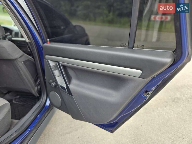 Универсал Opel Vectra 2003 в Обухове