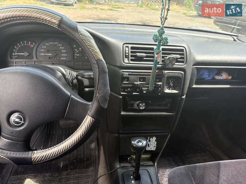 Седан Opel Vectra 1990 в Киеве