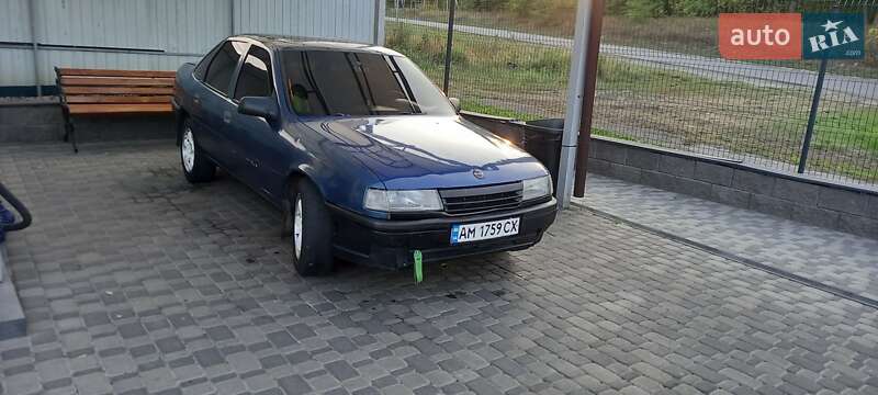 Седан Opel Vectra 1989 в Лохвице