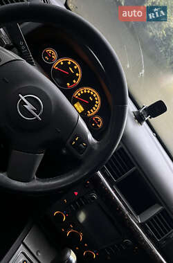 Универсал Opel Vectra 2004 в 
