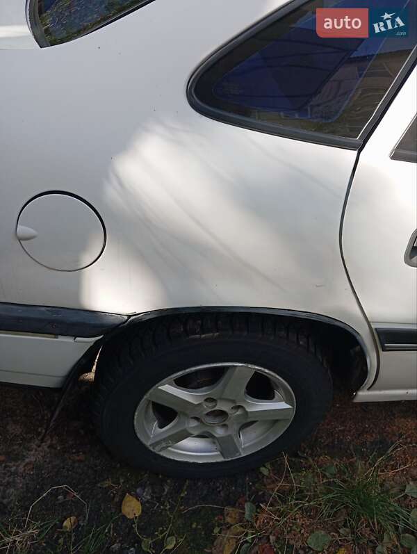 Седан Opel Vectra 1989 в Глевахе