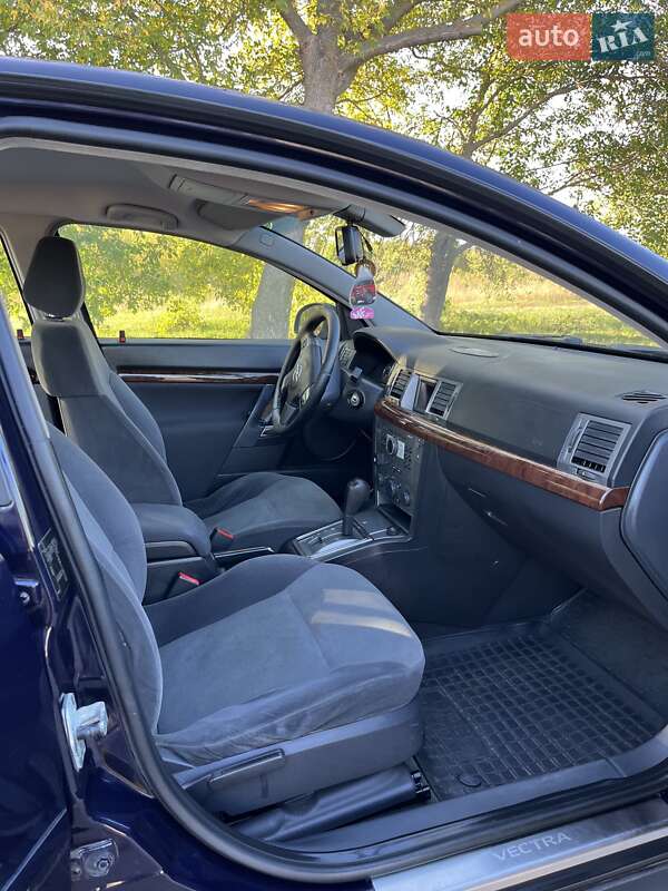 Седан Opel Vectra 2005 в Чутове