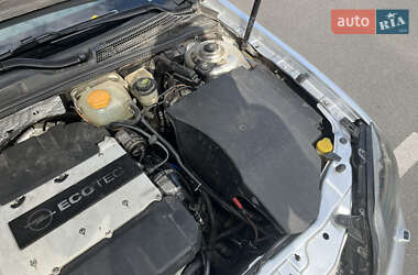Седан Opel Vectra 2004 в 