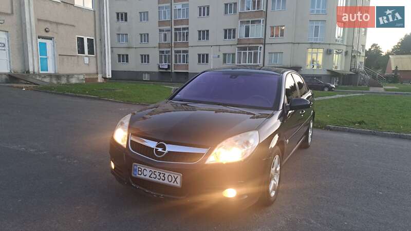 Лифтбек Opel Vectra 2006 в Новояворовске