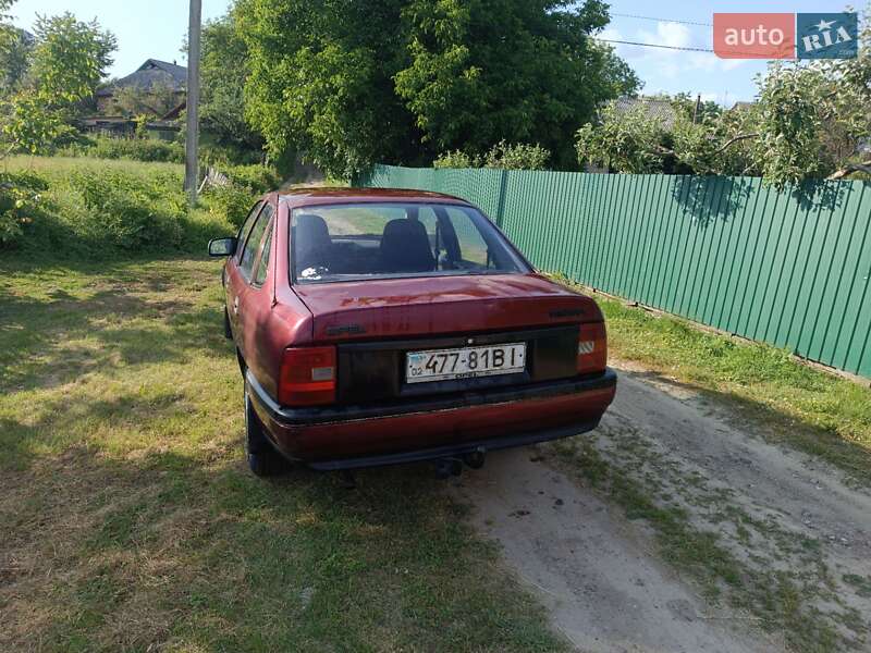 Седан Opel Vectra 1992 в Шпикове