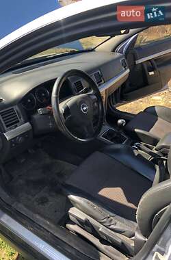 Хэтчбек Opel Vectra 2004 в 