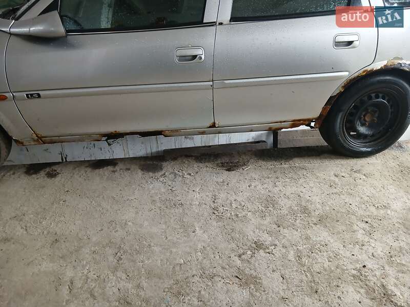 Универсал Opel Vectra 1999 в Коростене