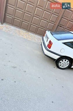 Лифтбек Opel Vectra 1992 в 