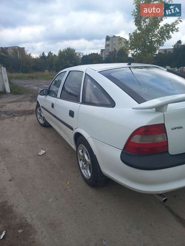 Лифтбек Opel Vectra 1996 в Львове