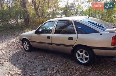 Лифтбек Opel Vectra 1992 в 