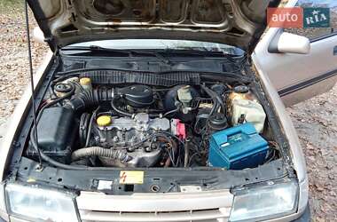Лифтбек Opel Vectra 1992 в 