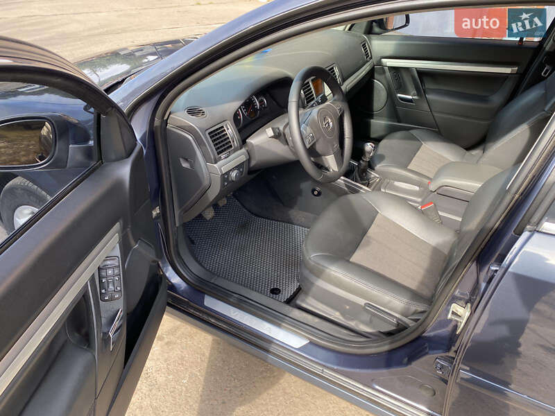 Седан Opel Vectra 2008 в Лебедине