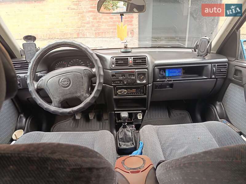 Ліфтбек Opel Vectra 1993 в Хоролі фото 11 Ліфтбек Opel Vectra 1993 в Хоролі