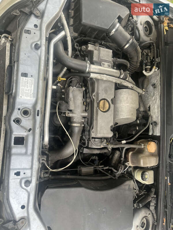 Седан Opel Vectra 2003 в Черняхові