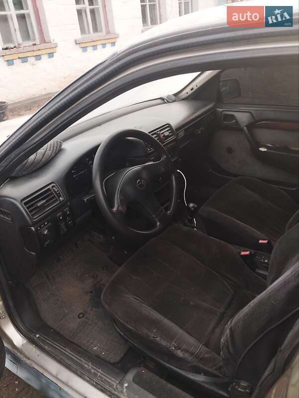 Седан Opel Vectra 1993 в Корсуне-Шевченковском