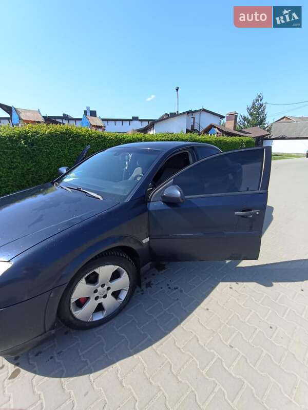 Седан Opel Vectra 2002 в Івано-Франківську