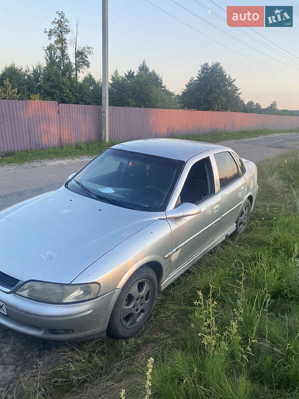 Седан Opel Vectra 1998 в Чуднові