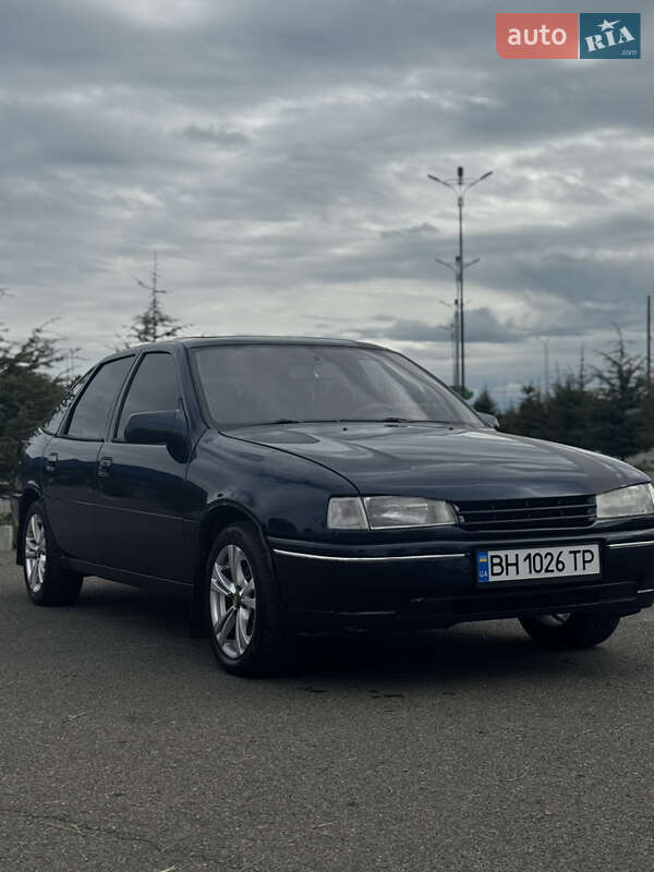 Ліфтбек Opel Vectra 1990 в Одесі фото Ліфтбек Opel Vectra 1990 в Одесі