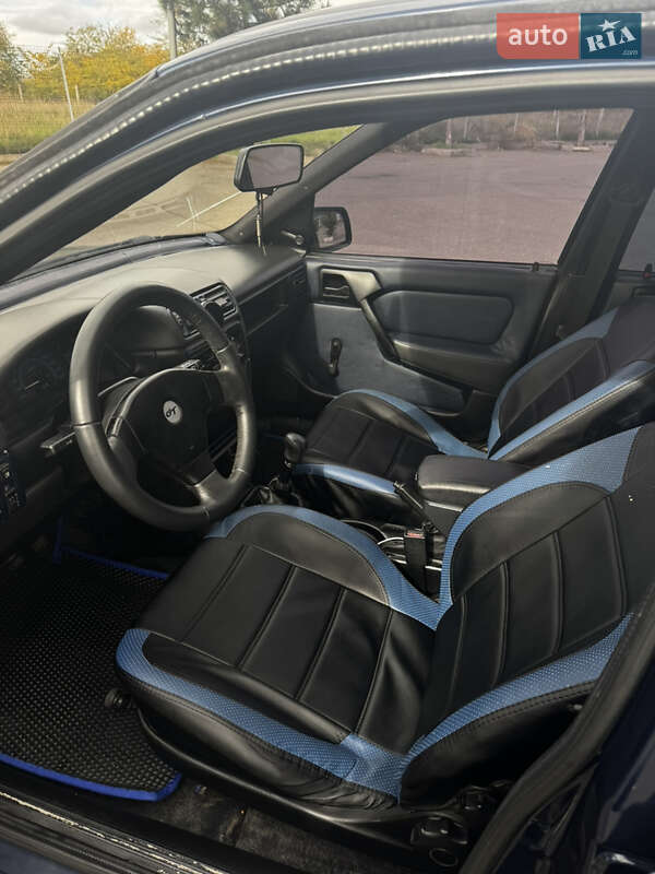 Ліфтбек Opel Vectra 1990 в Одесі фото 6 Ліфтбек Opel Vectra 1990 в Одесі