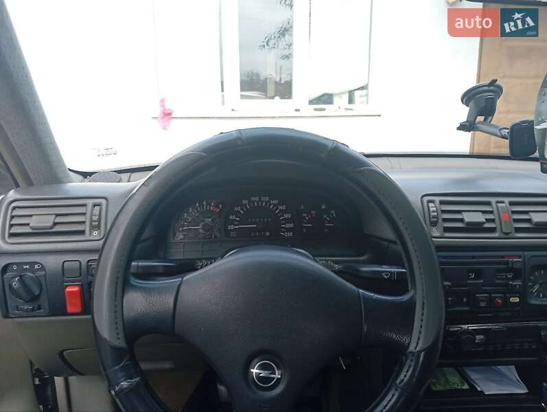 Седан Opel Vectra 1990 в Києві фото 6 Седан Opel Vectra 1990 в Києві
