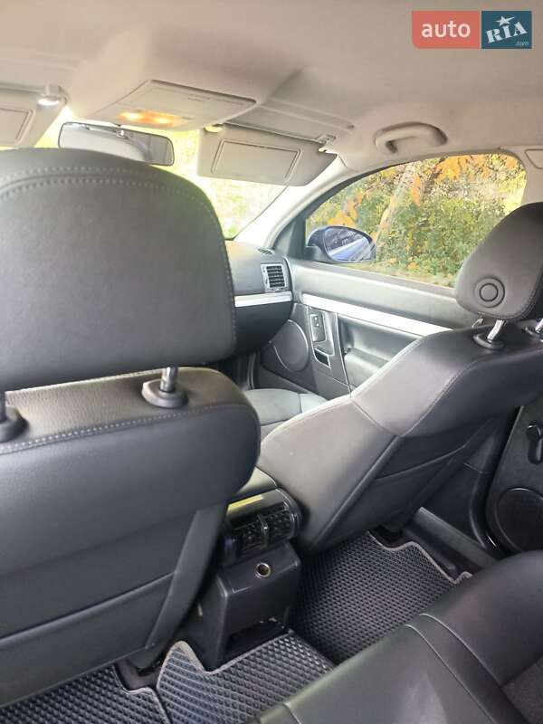 Седан Opel Vectra 2007 в Дубні