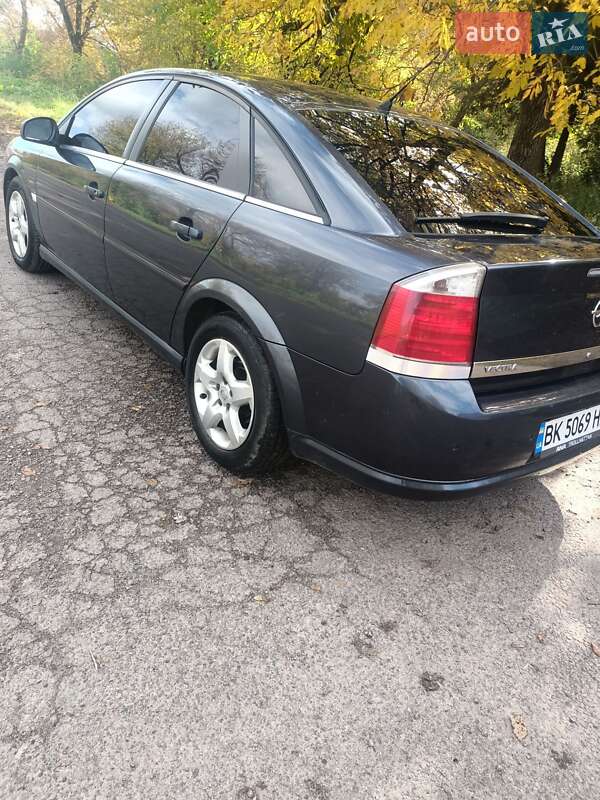 Седан Opel Vectra 2007 в Дубні