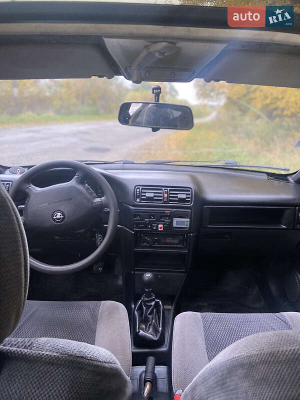 Седан Opel Vectra 1993 в Самборі