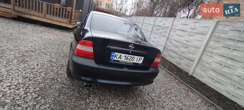 Седан Opel Vectra 1997 в Киеве