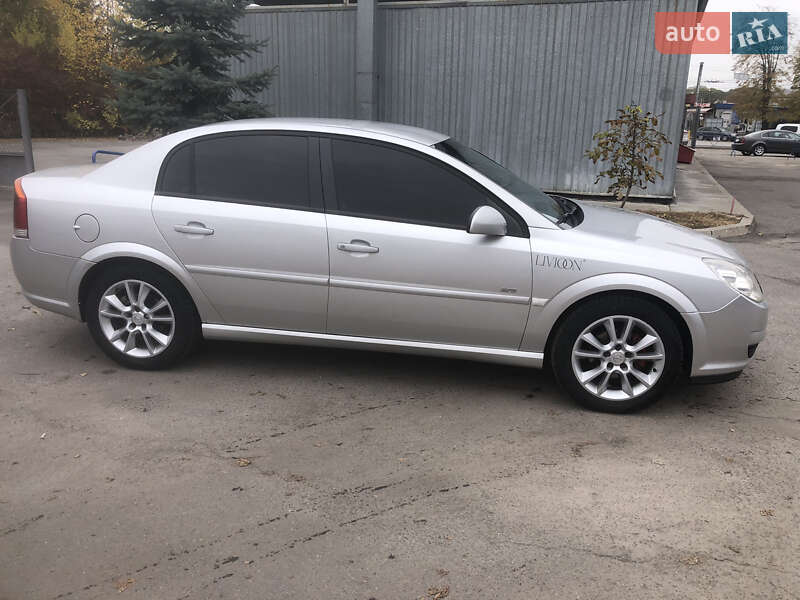Седан Opel Vectra 2005 в  фото Седан Opel Vectra 2005 в